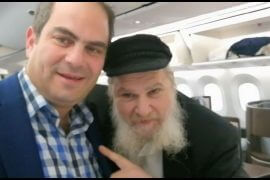 אלי ביר עם אדם שהציל איחוד הצלה