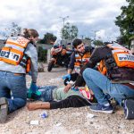 אפוד מגן וקסדה