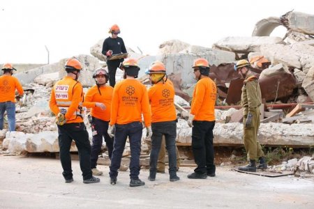 צוות חילוץ מהרס באיחוד הצלה