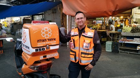 הגעתי לטפל באם ונשארתי לשמור על הילדים