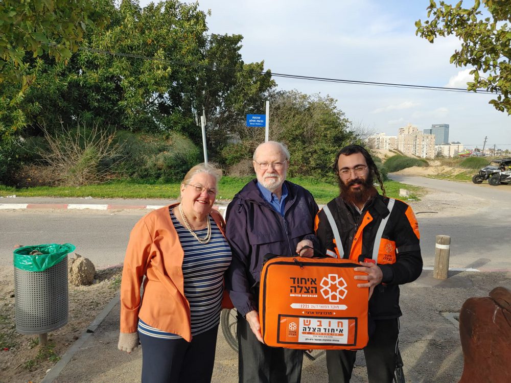 המטופל שהצילו את חייו מהכשת נחש החזיר להם טובה