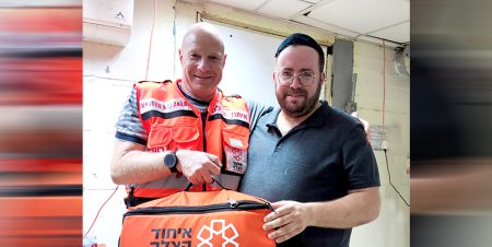 הכירו את המתנדב: הרופא ד"ר גיל הירשהורן