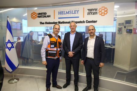 שר הביטחון בני גנץ השתתף בטקס השקת אפודי מגן במהלך ביקור במטה הארצי של איחוד הצלה