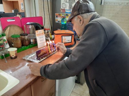 הכר את המתנדב אלישמע הורן – יעקב מרק