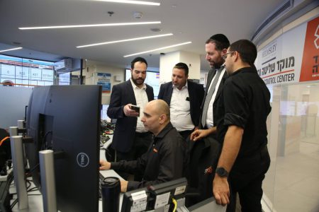 חבר הכנסת הרב אליהו ברוכי בביקור במטה הראשי של איחוד הצלה