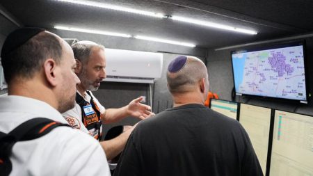 ראש ממשלת ישראל לשעבר, נפתלי בנט, ביקר היום בשטח כינוס הכוחות של ארגון המתנדבים הלאומי - איחוד הצלה בדרום הארץ