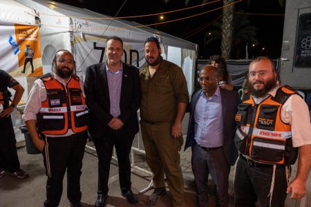 השר בן צור באיחוד הצלה: "גבורתם של המתנדבים תכתב בדפי ההיסטוריה