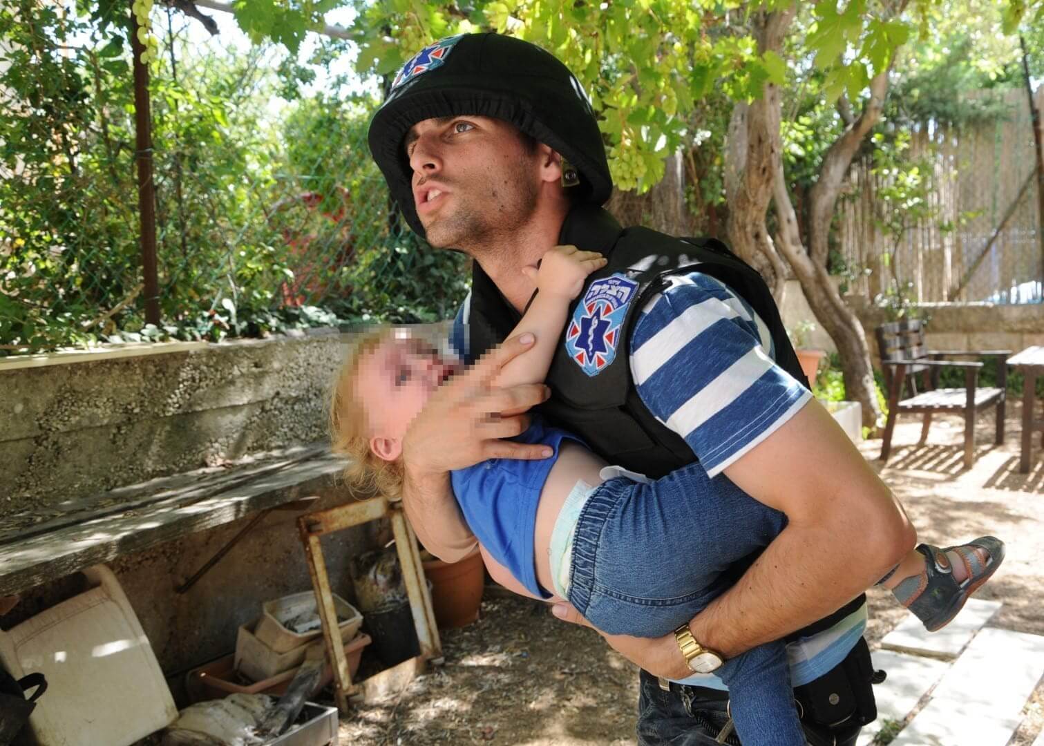 מתנדב איחוד הצלה מציל במלחמה צילום: משה אסולין