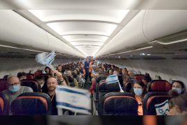 משפחת אדלסון נתנה חסות לטיסות ל-500 פליטים אוקראינים לישראל