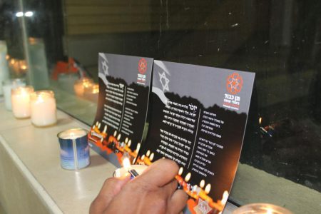 הדלקת משואה בטקס זיכרון בעיריית טבריה ביד שטרית לזכרם של ששת מיליון הנרצחים בשואה