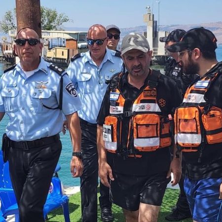 מפכ״ל משטרת ישראל קובי שבתאי בביקור ובקרה על מערך החיפושים אחר הנעדר בכנרת.